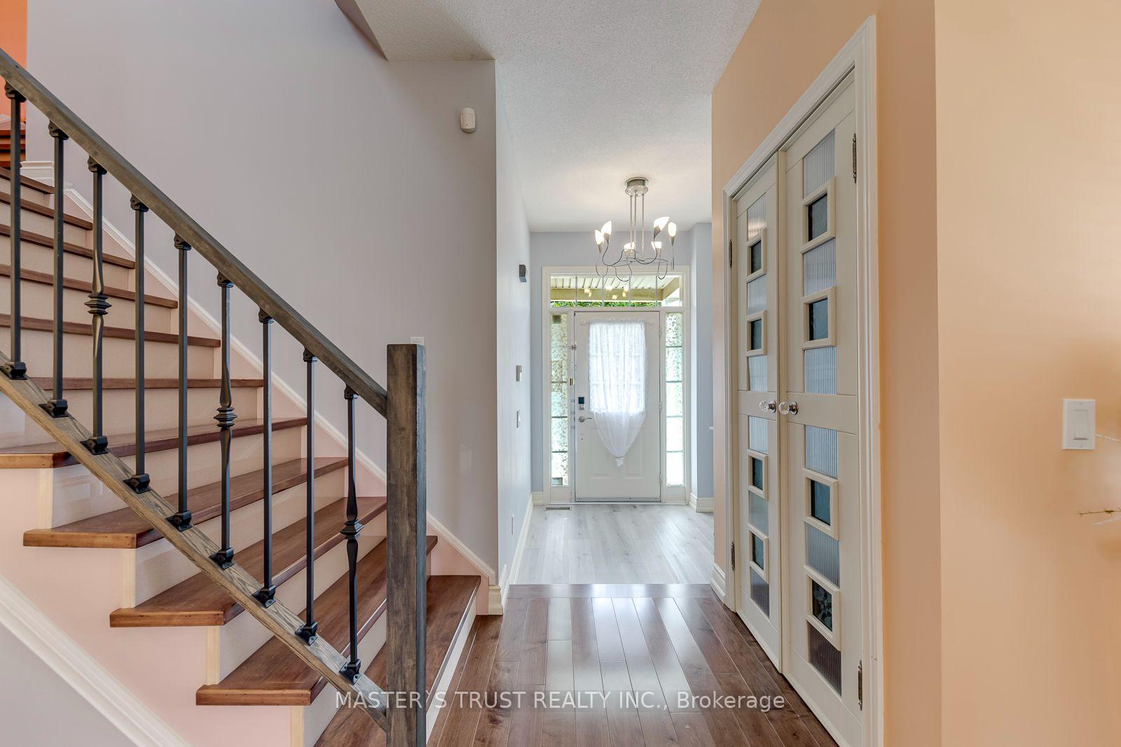 Photo 6 of 797 Khan Crescent, Mississauga, East Credit — HOMEH