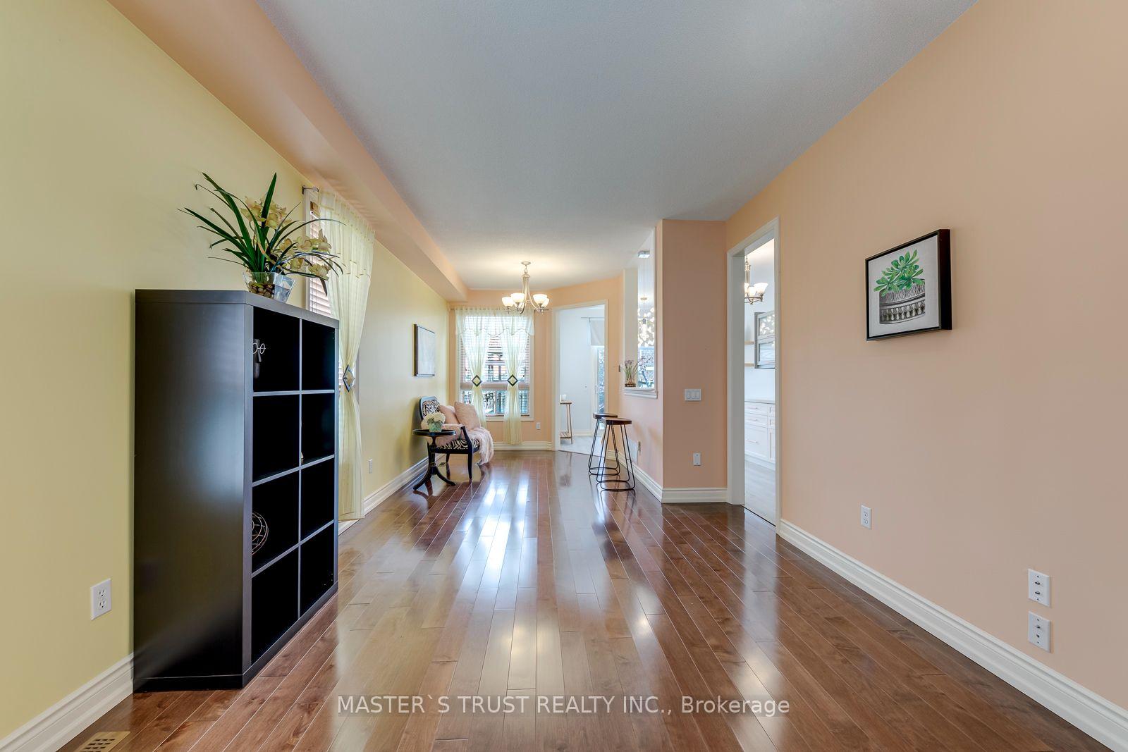 Photo 7 of 797 Khan Crescent, Mississauga, East Credit — HOMEH