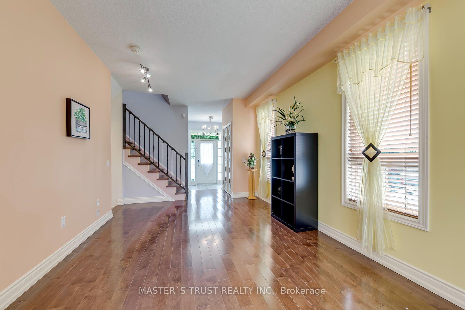 Photo 9 of 797 Khan Crescent, Mississauga, East Credit — HOMEH