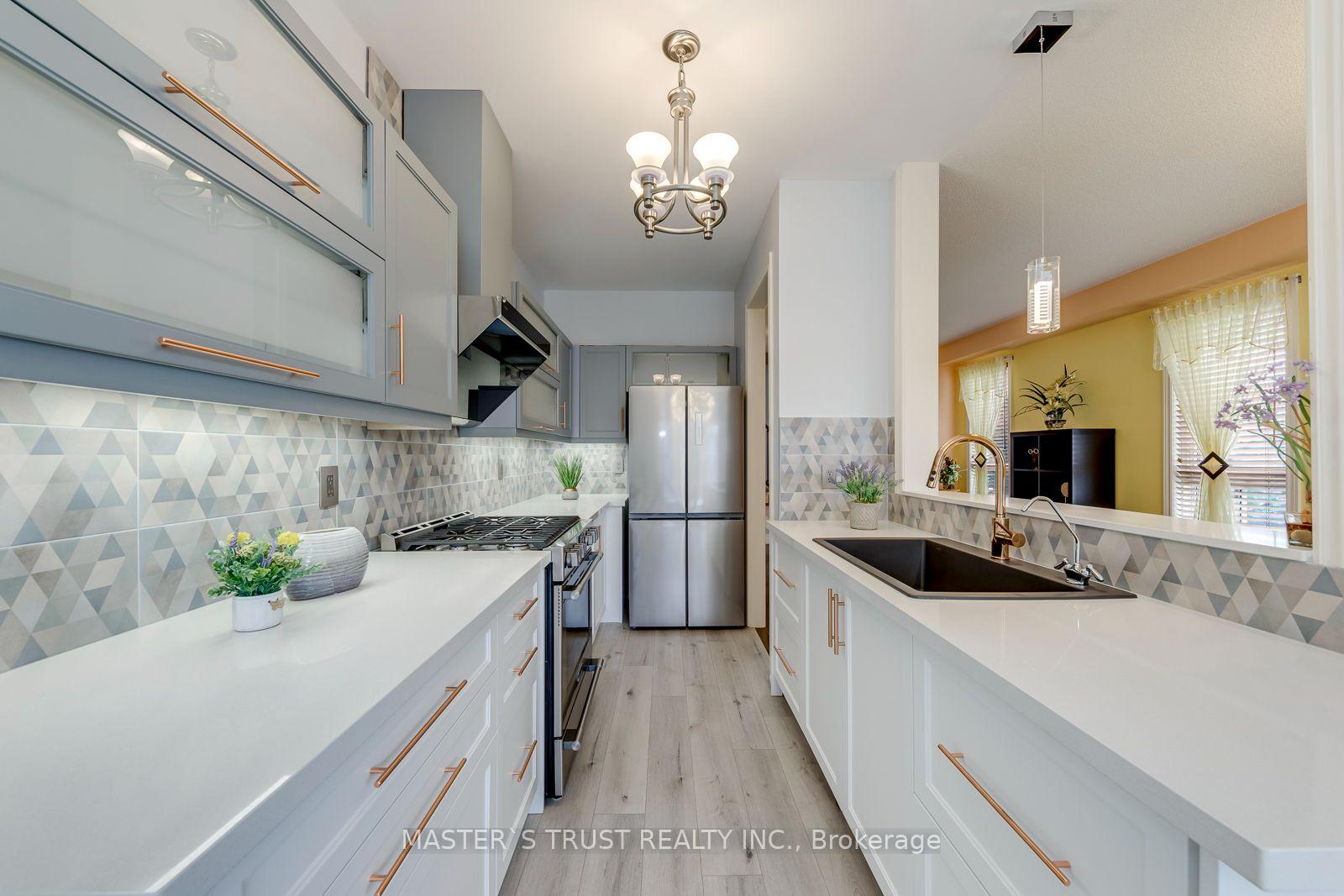 Photo 15 of 797 Khan Crescent, Mississauga, East Credit — HOMEH