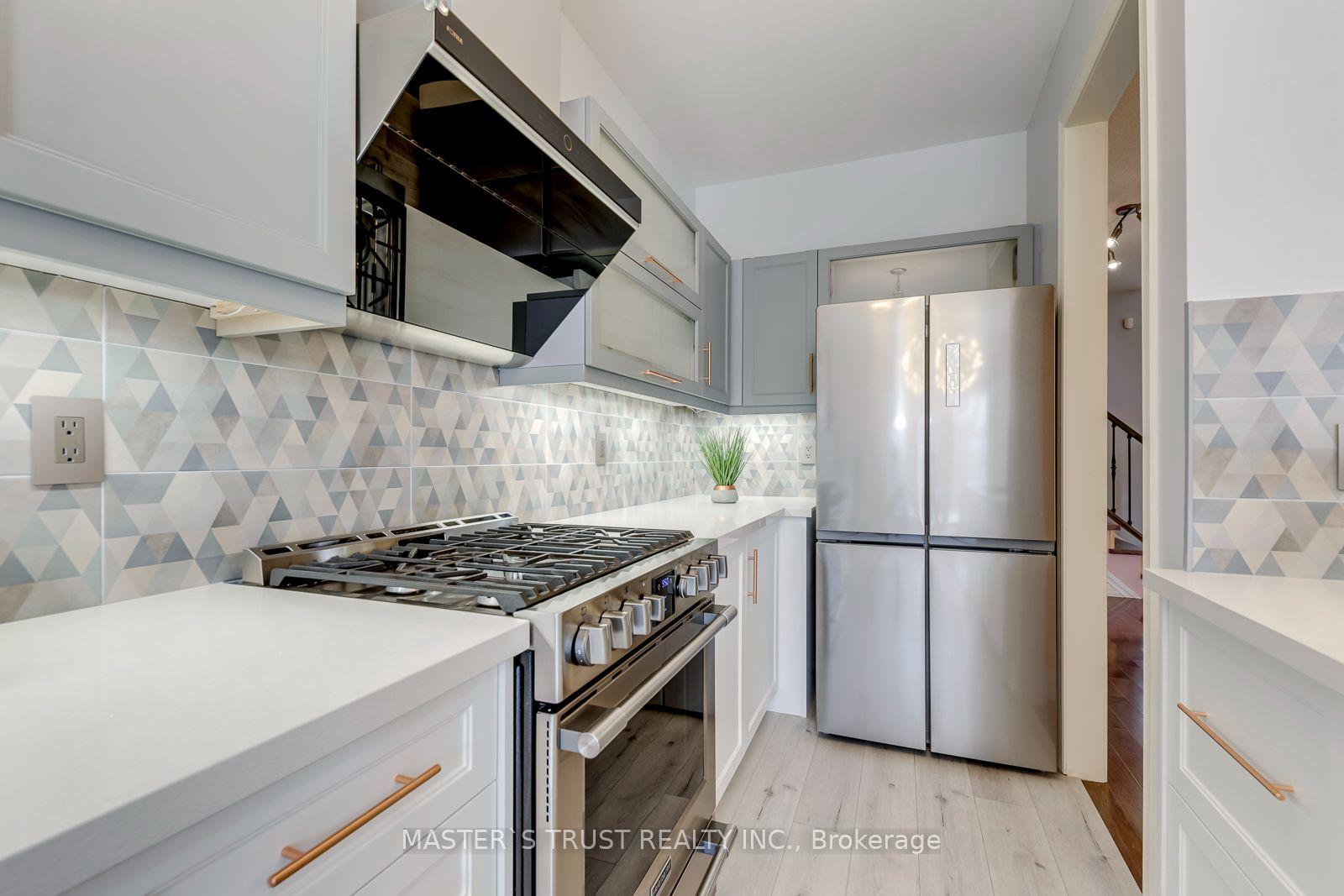 Photo 16 of 797 Khan Crescent, Mississauga, East Credit — HOMEH