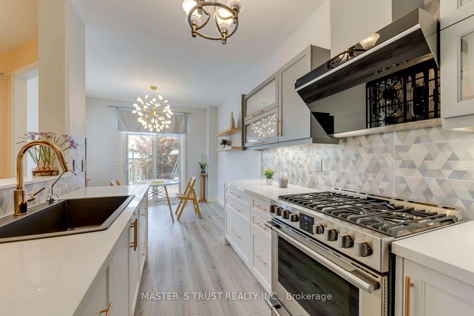 Photo 17 of 797 Khan Crescent, Mississauga, East Credit — HOMEH