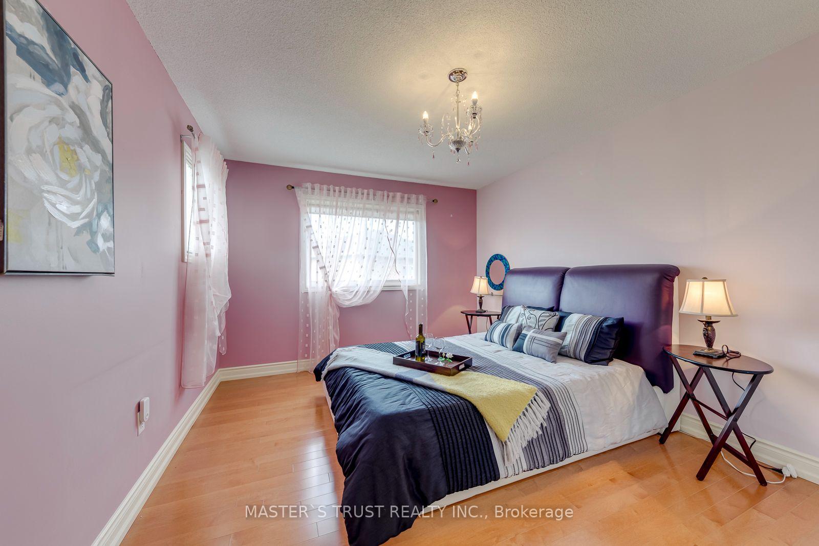 Photo 33 of 797 Khan Crescent, Mississauga, East Credit — HOMEH