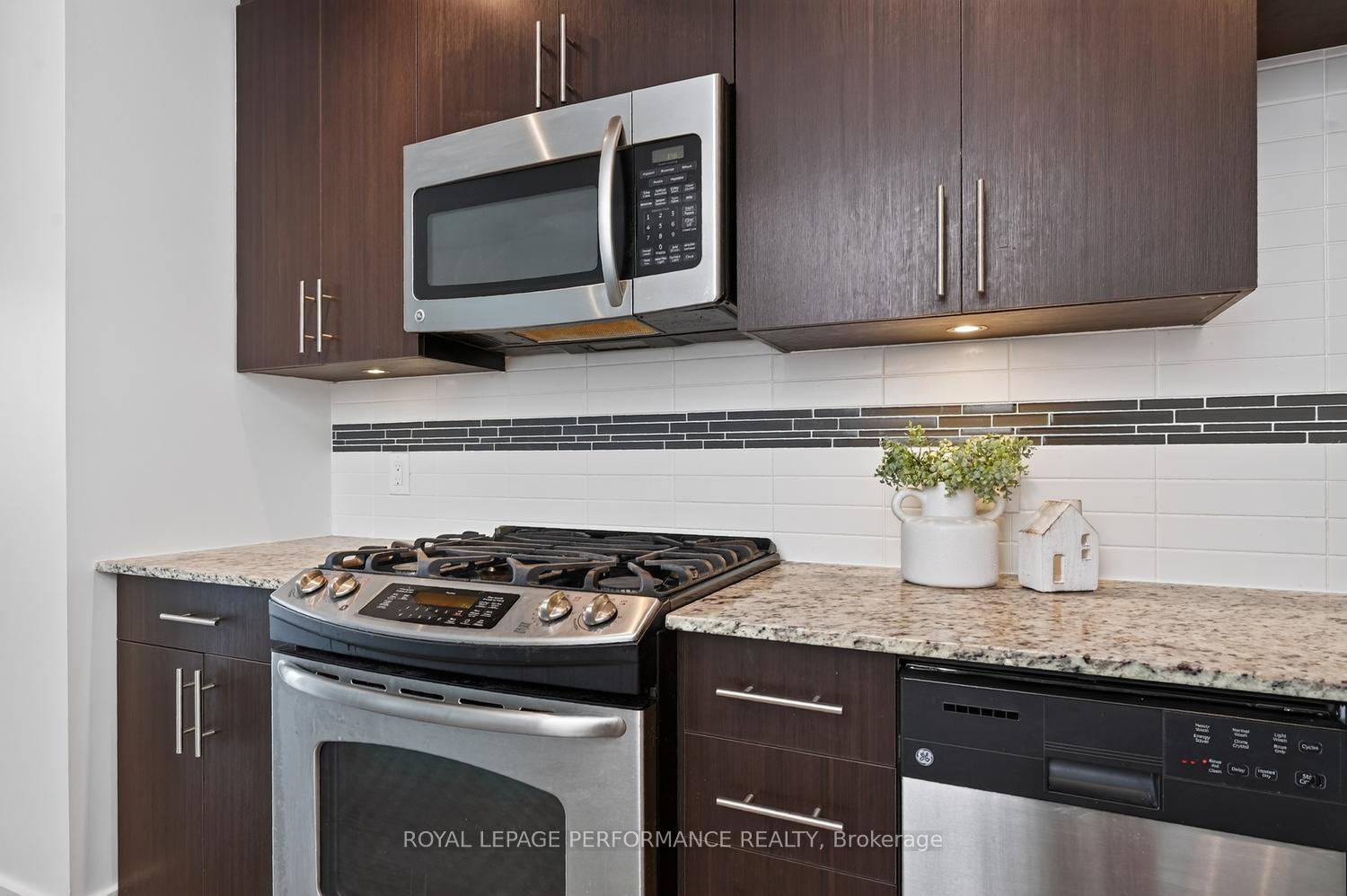 Photo 15 of Unit 903, 100 Champagne Avenue S, Ottawa, West Centre Town — HOMEH
