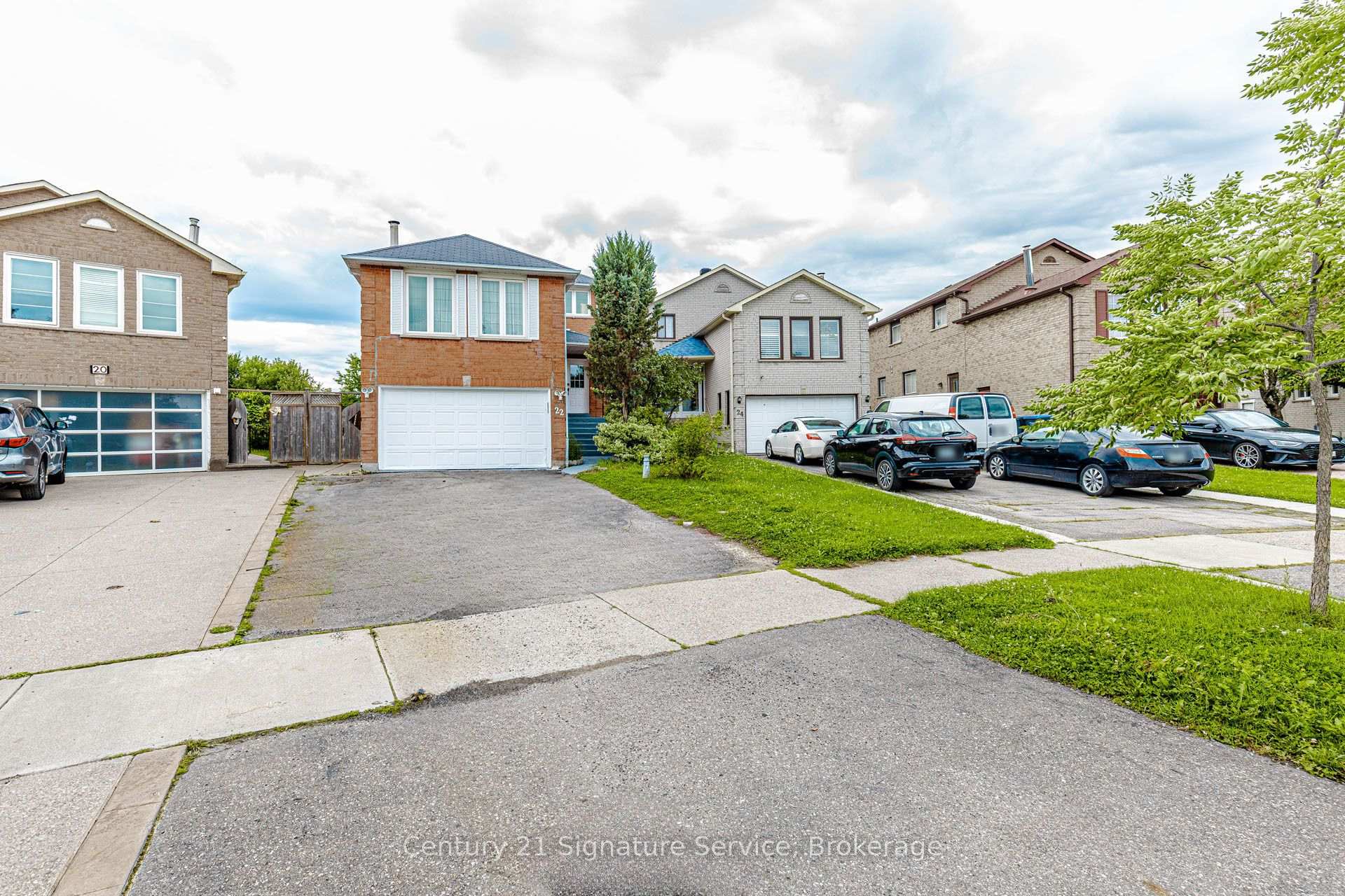 Photo 2 of 22 Merganser Crescent, Brampton, Fletcher's Creek South — HOMEH
