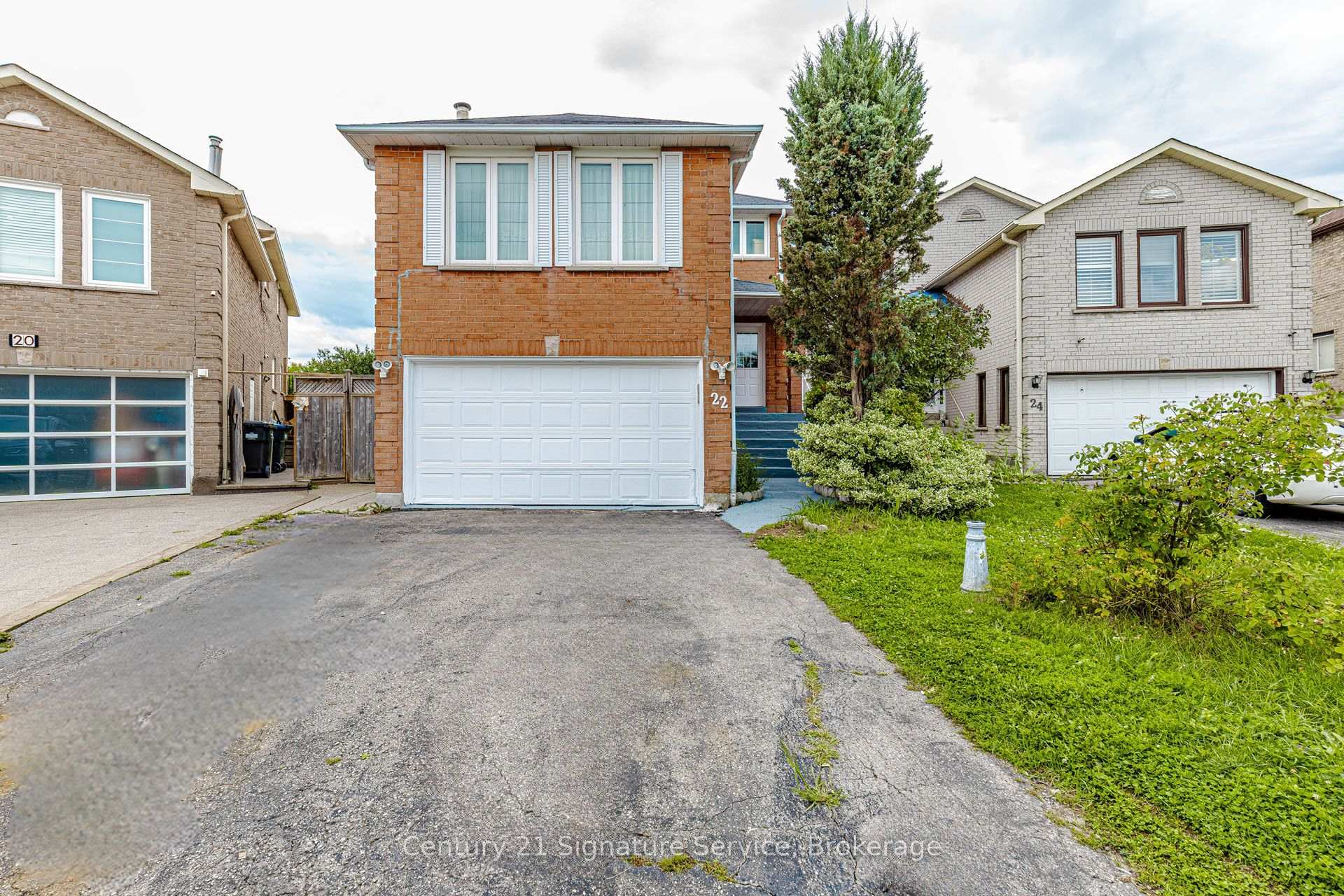 Photo 3 of 22 Merganser Crescent, Brampton, Fletcher's Creek South — HOMEH