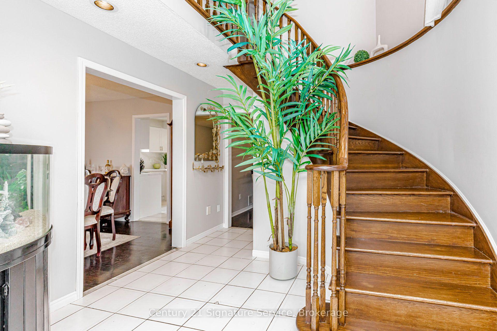 Photo 6 of 22 Merganser Crescent, Brampton, Fletcher's Creek South — HOMEH