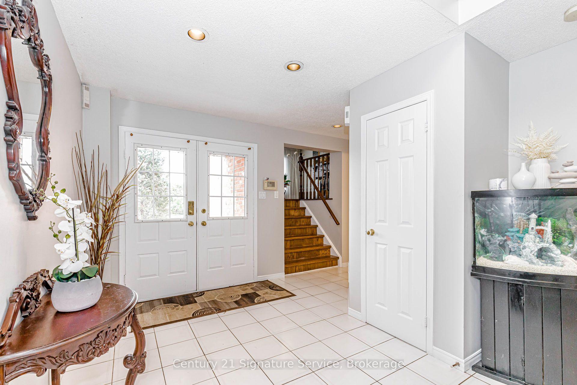 Photo 8 of 22 Merganser Crescent, Brampton, Fletcher's Creek South — HOMEH