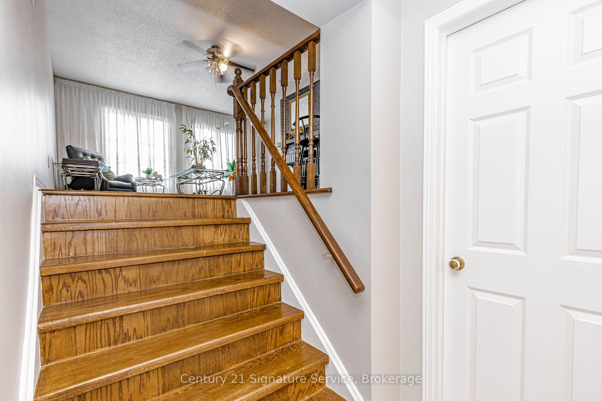 Photo 9 of 22 Merganser Crescent, Brampton, Fletcher's Creek South — HOMEH