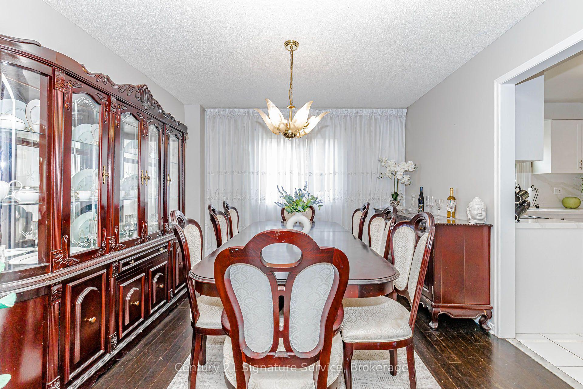 Photo 12 of 22 Merganser Crescent, Brampton, Fletcher's Creek South — HOMEH