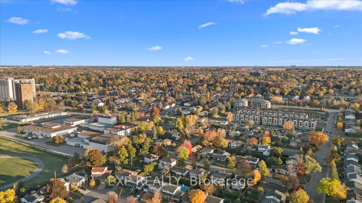 Photo 10 of 2670 Stone Crescent N, Ottawa, Redwood Park — HOMEH