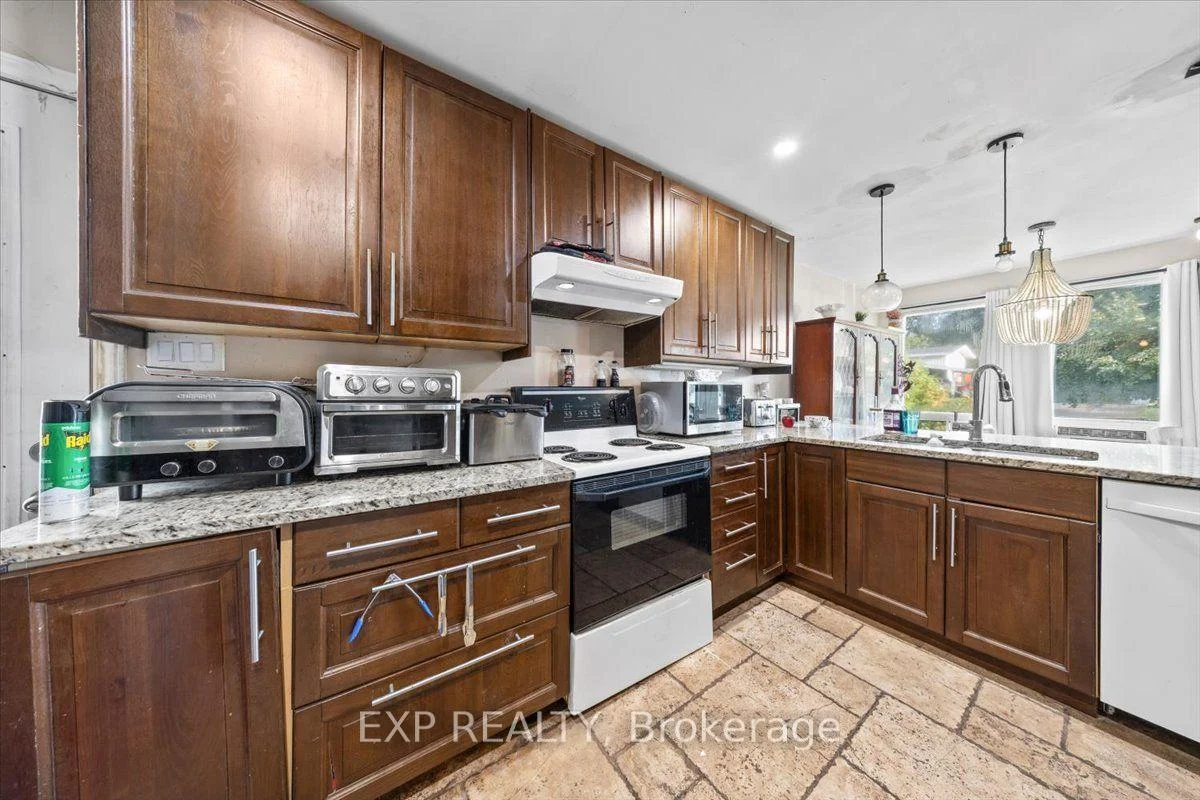 Photo 13 of 2670 Stone Crescent N, Ottawa, Redwood Park — HOMEH