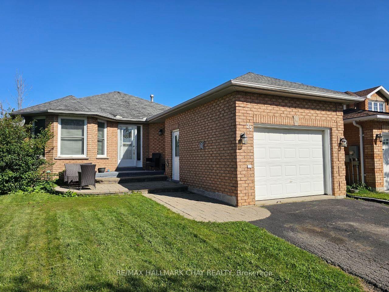 Photo 2 of 23 Morton Crescent, Barrie, West Bayfield — HOMEH