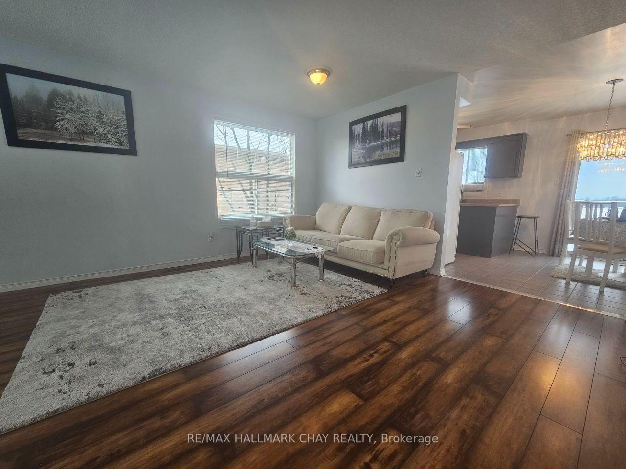 Photo 3 of 23 Morton Crescent, Barrie, West Bayfield — HOMEH