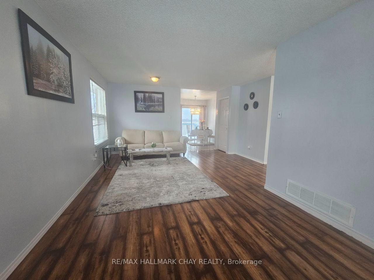 Photo 4 of 23 Morton Crescent, Barrie, West Bayfield — HOMEH