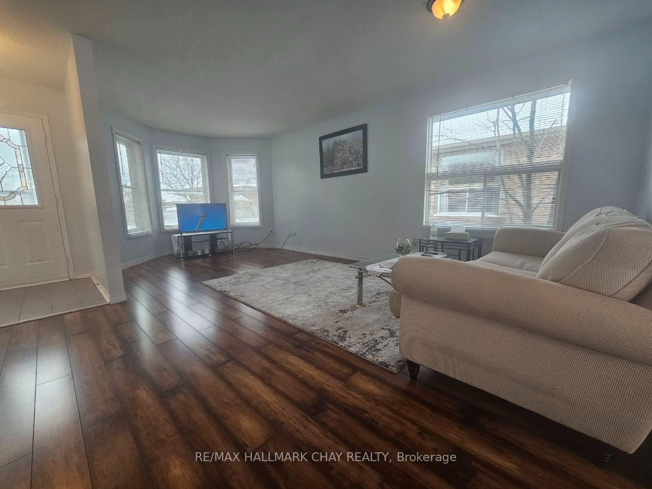 Photo 6 of 23 Morton Crescent, Barrie, West Bayfield — HOMEH