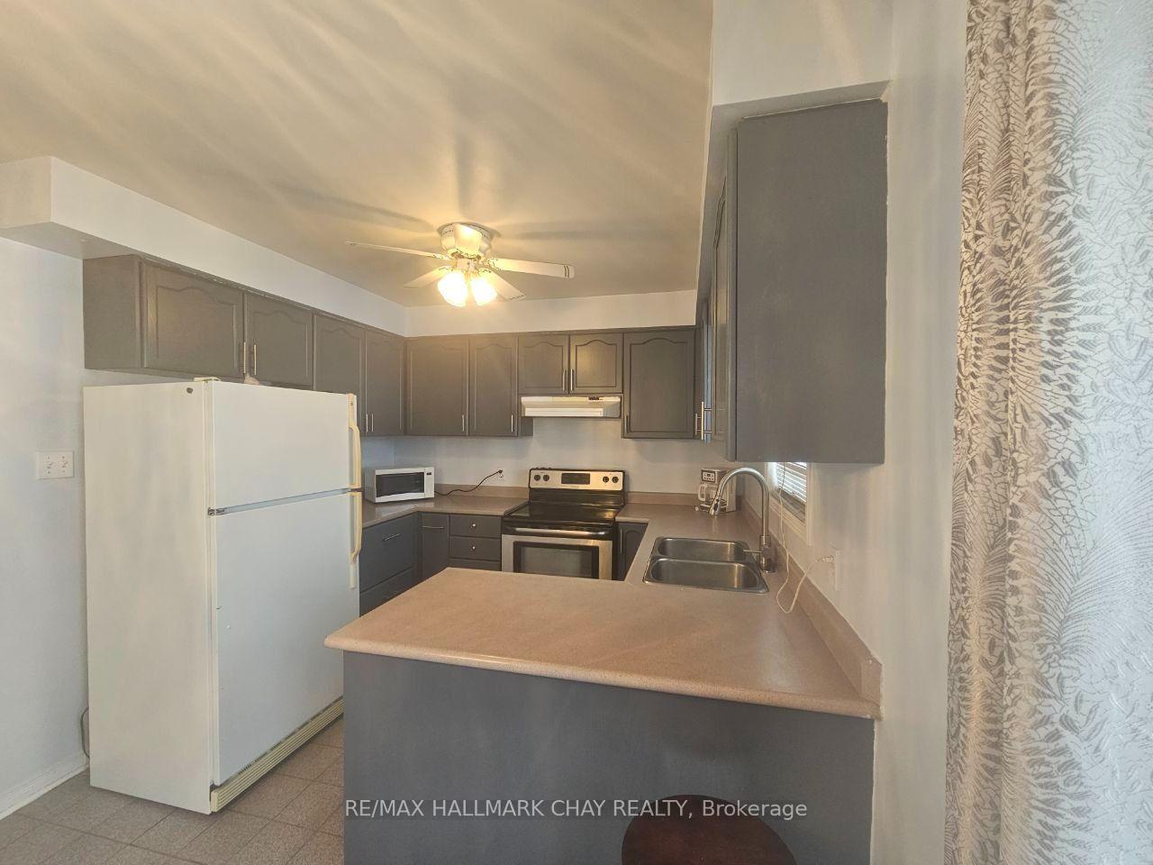 Photo 8 of 23 Morton Crescent, Barrie, West Bayfield — HOMEH