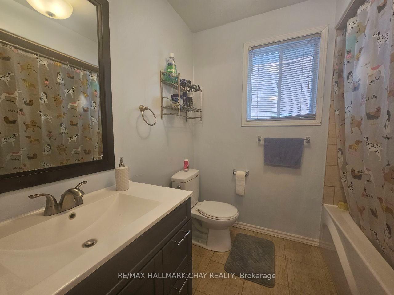 Photo 12 of 23 Morton Crescent, Barrie, West Bayfield — HOMEH
