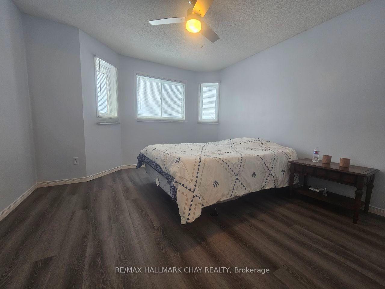 Photo 13 of 23 Morton Crescent, Barrie, West Bayfield — HOMEH