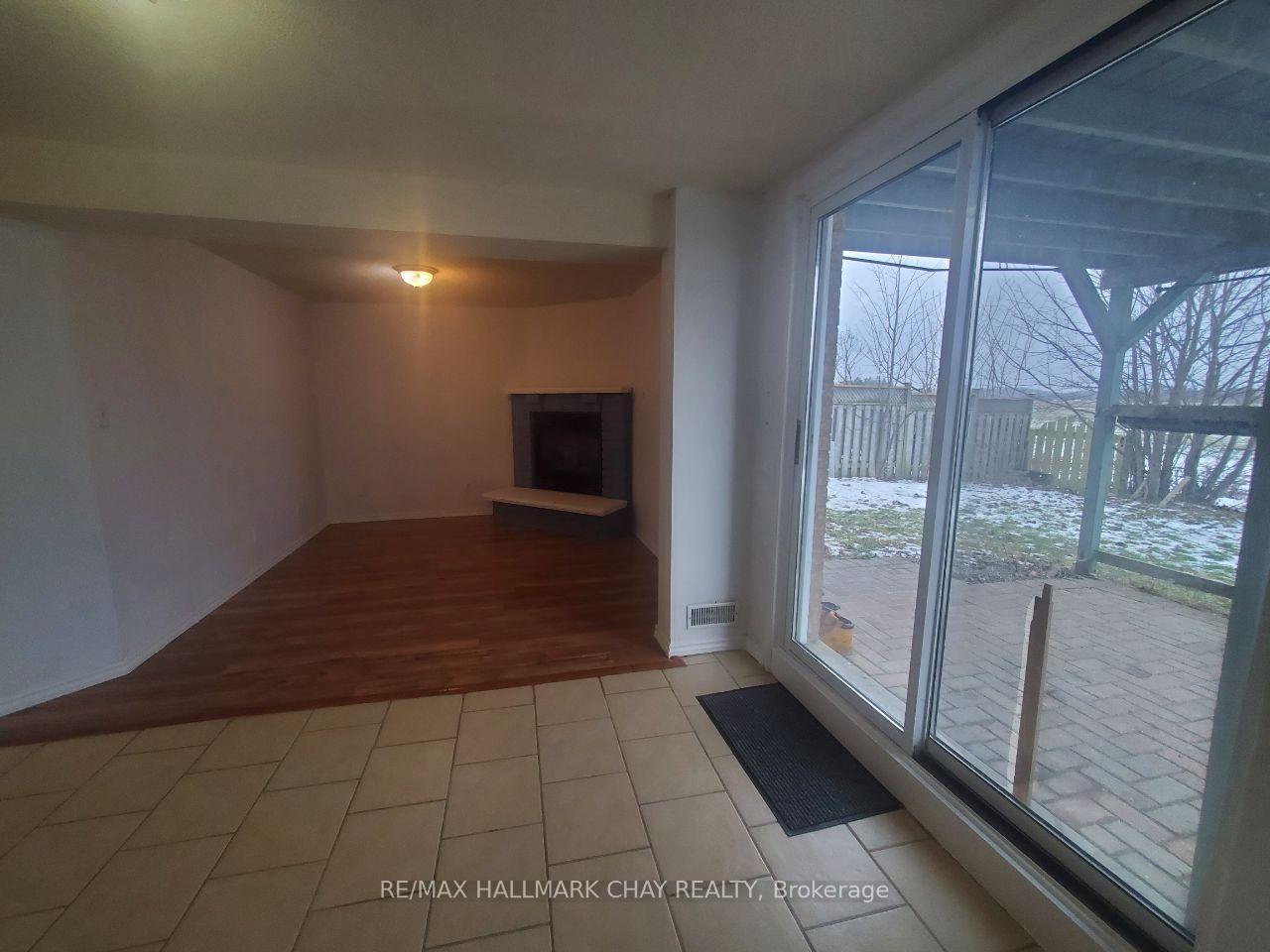 Photo 15 of 23 Morton Crescent, Barrie, West Bayfield — HOMEH
