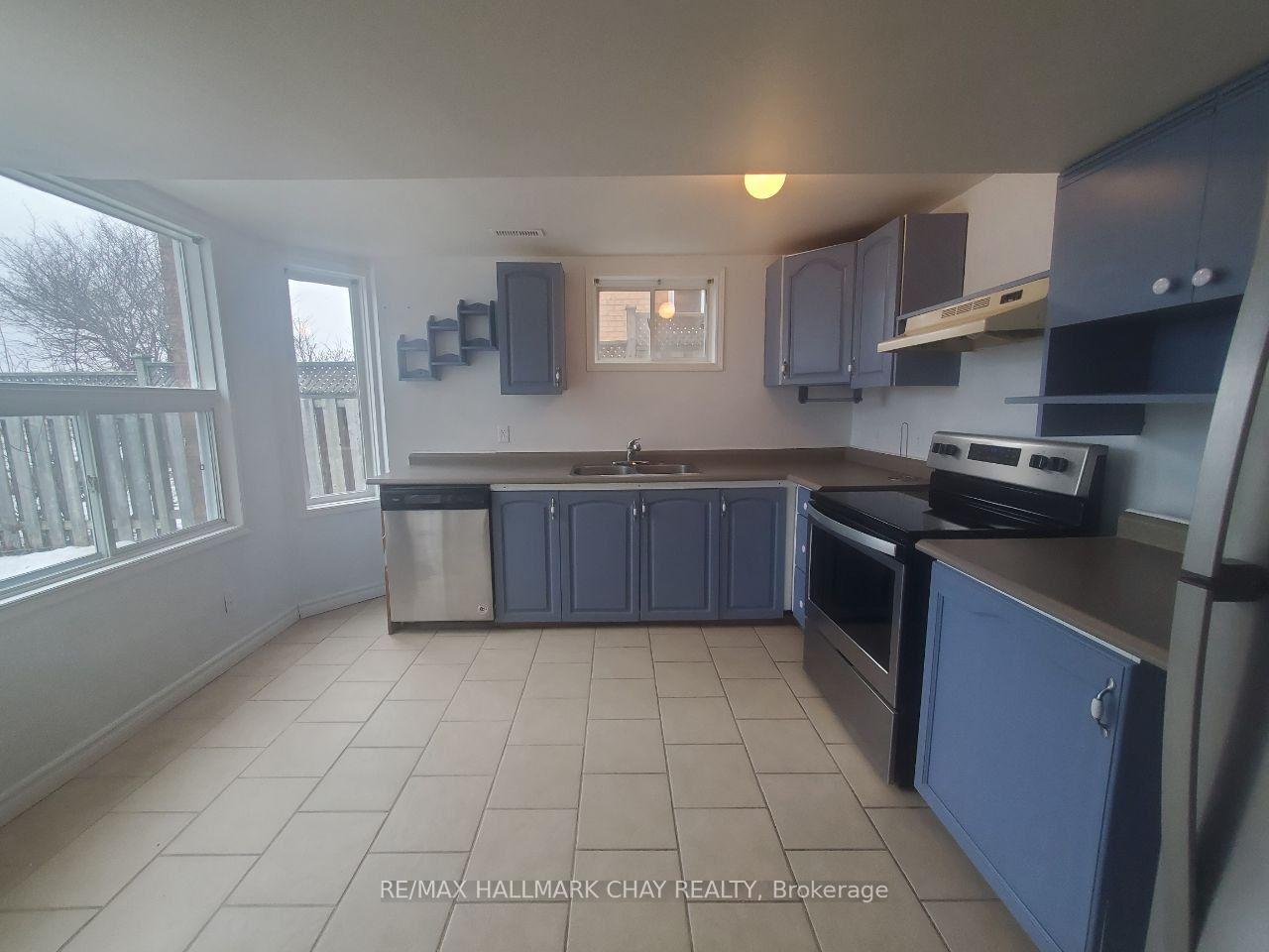 Photo 16 of 23 Morton Crescent, Barrie, West Bayfield — HOMEH