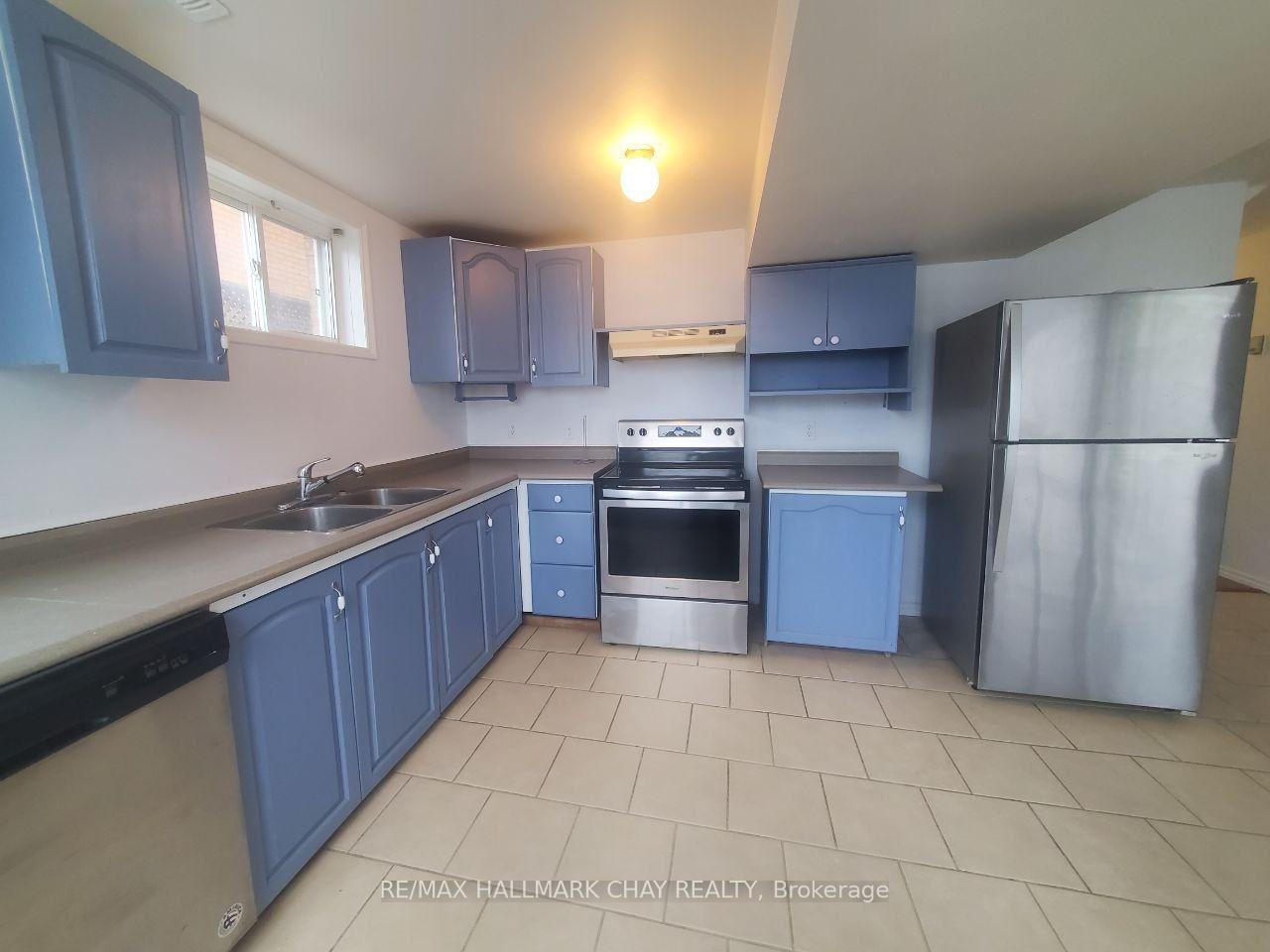 Photo 17 of 23 Morton Crescent, Barrie, West Bayfield — HOMEH