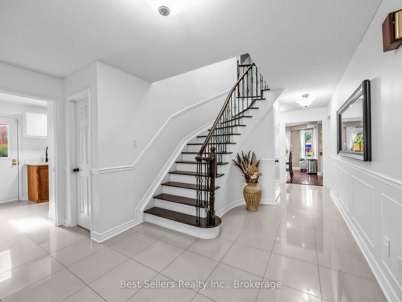 Photo 4 of 34 Kenpark Avenue, Brampton, Snelgrove — HOMEH