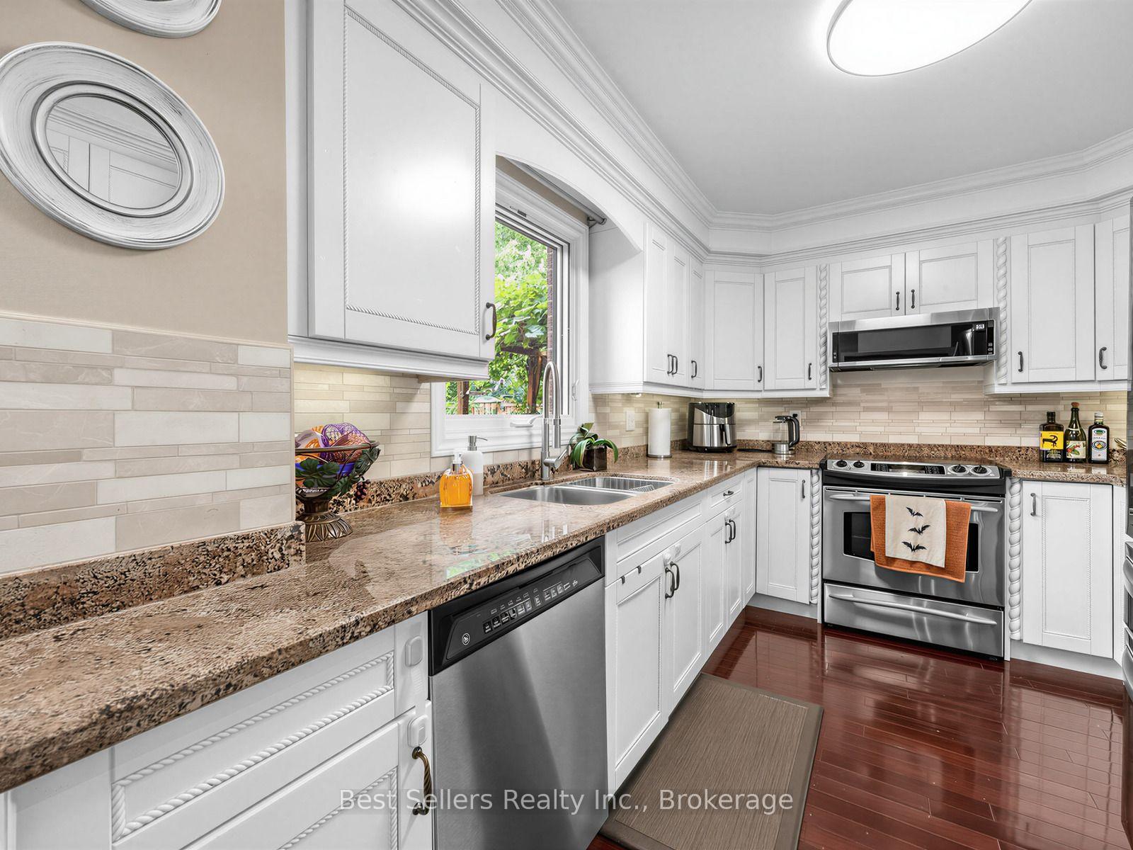 Photo 8 of 34 Kenpark Avenue, Brampton, Snelgrove — HOMEH