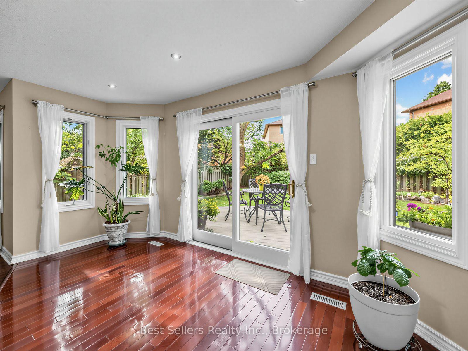 Photo 11 of 34 Kenpark Avenue, Brampton, Snelgrove — HOMEH