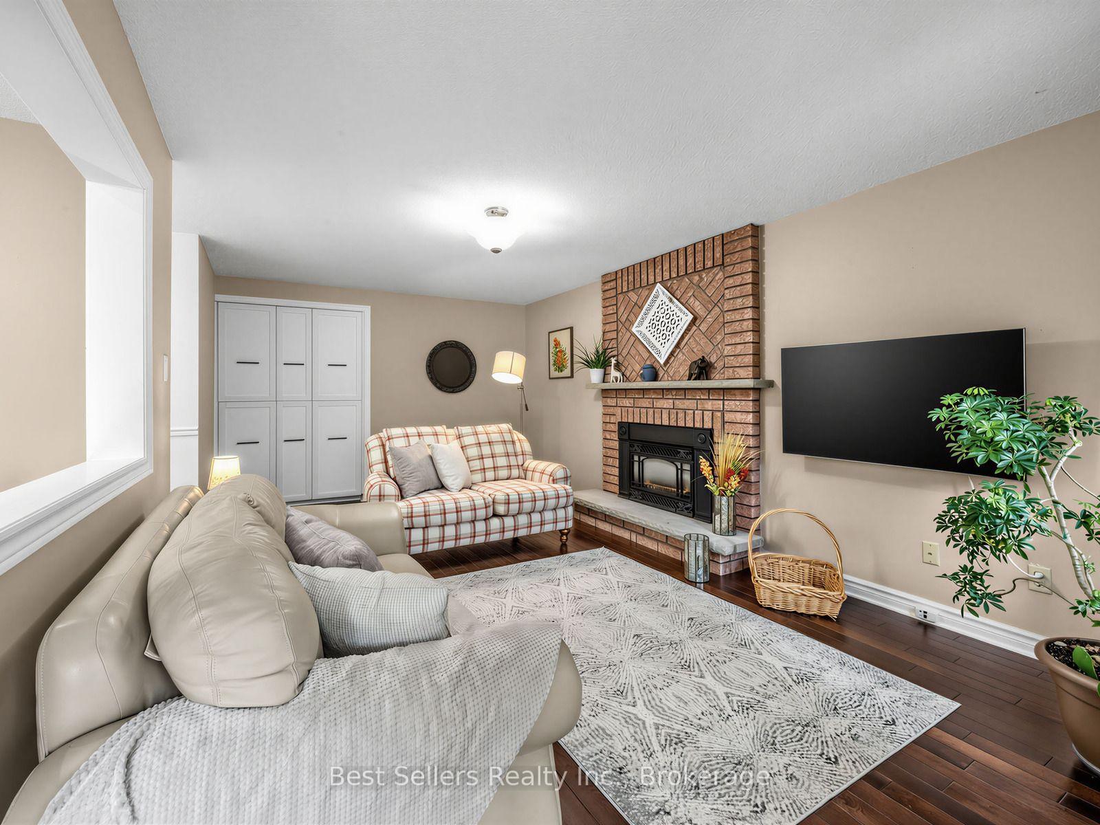 Photo 13 of 34 Kenpark Avenue, Brampton, Snelgrove — HOMEH