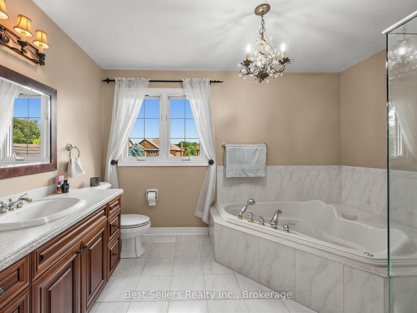 Photo 22 of 34 Kenpark Avenue, Brampton, Snelgrove — HOMEH
