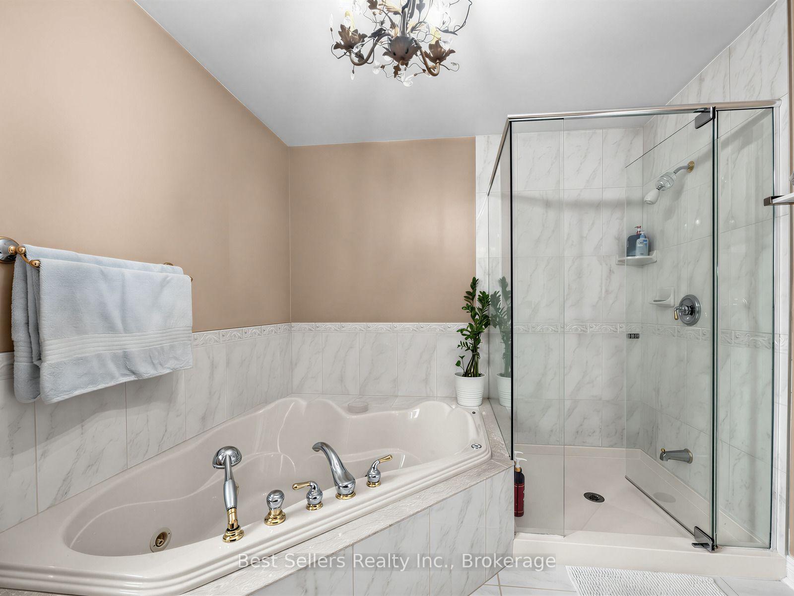 Photo 23 of 34 Kenpark Avenue, Brampton, Snelgrove — HOMEH
