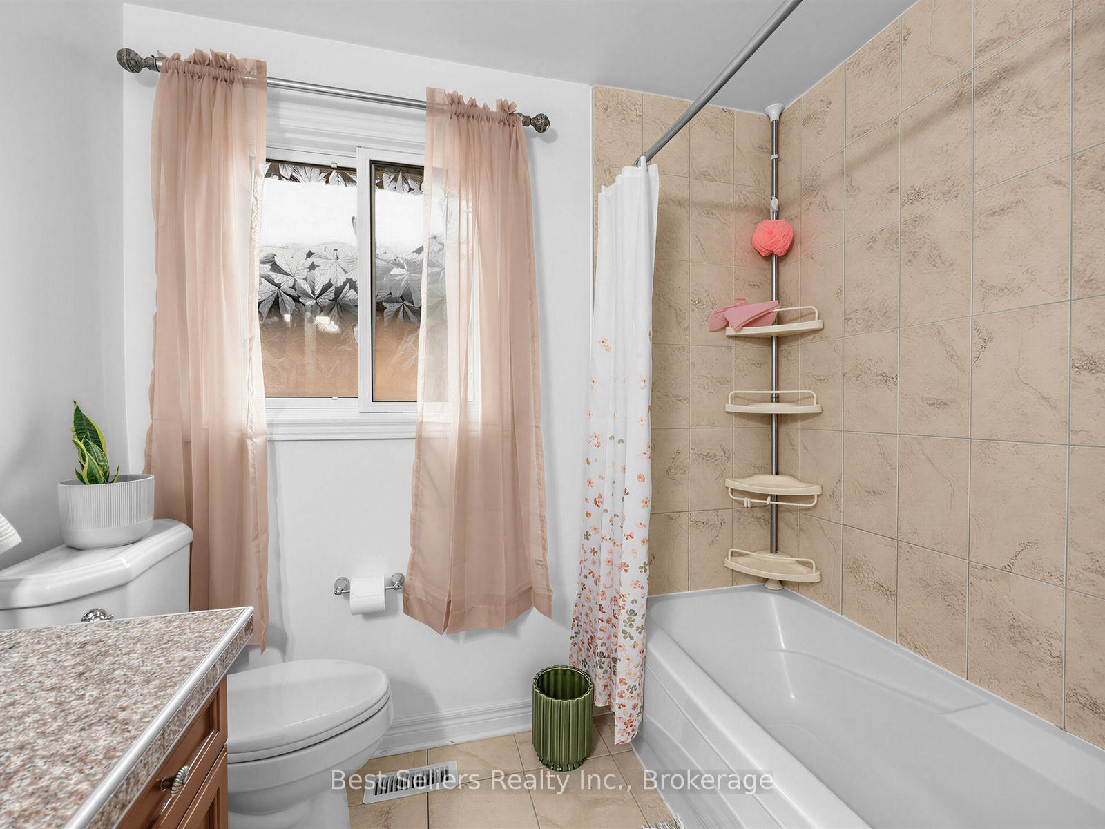 Photo 27 of 34 Kenpark Avenue, Brampton, Snelgrove — HOMEH