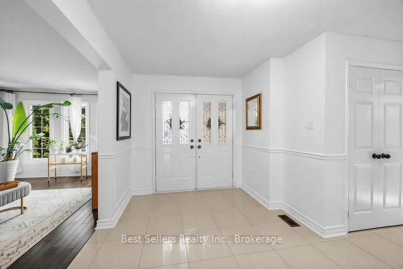 Photo 3 of 34 Kenpark Avenue, Brampton, Snelgrove — HOMEH