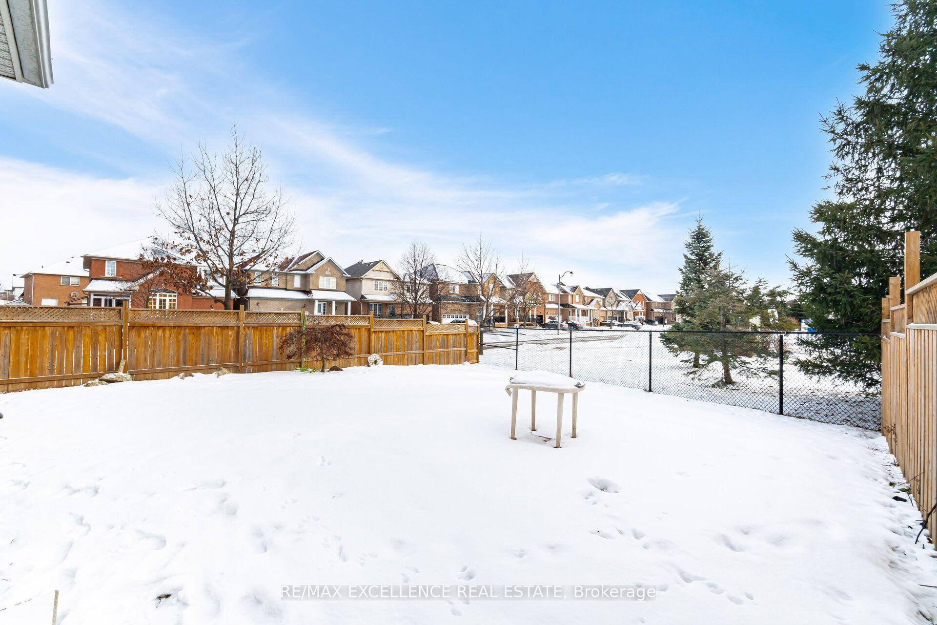 Photo 32 of 9 Continental Road, Brampton, Fletcher's Meadow — HOMEH