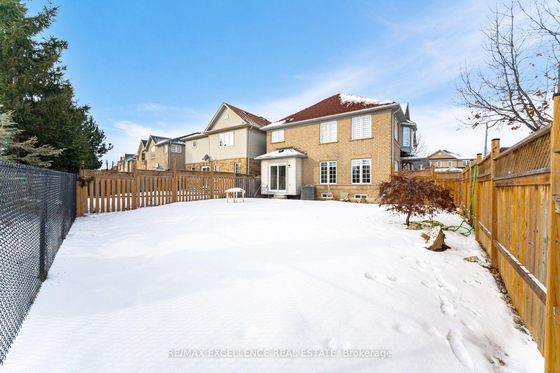 Photo 33 of 9 Continental Road, Brampton, Fletcher's Meadow — HOMEH