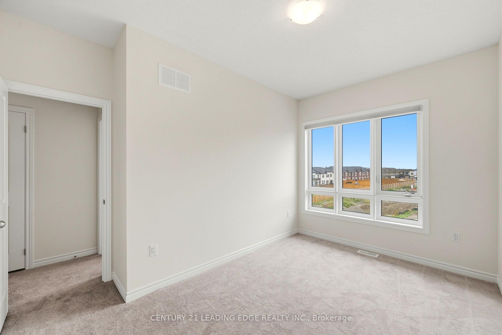 Photo 24 of 53 Upper Paradise Way, Whitby, Rural Whitby — HOMEH