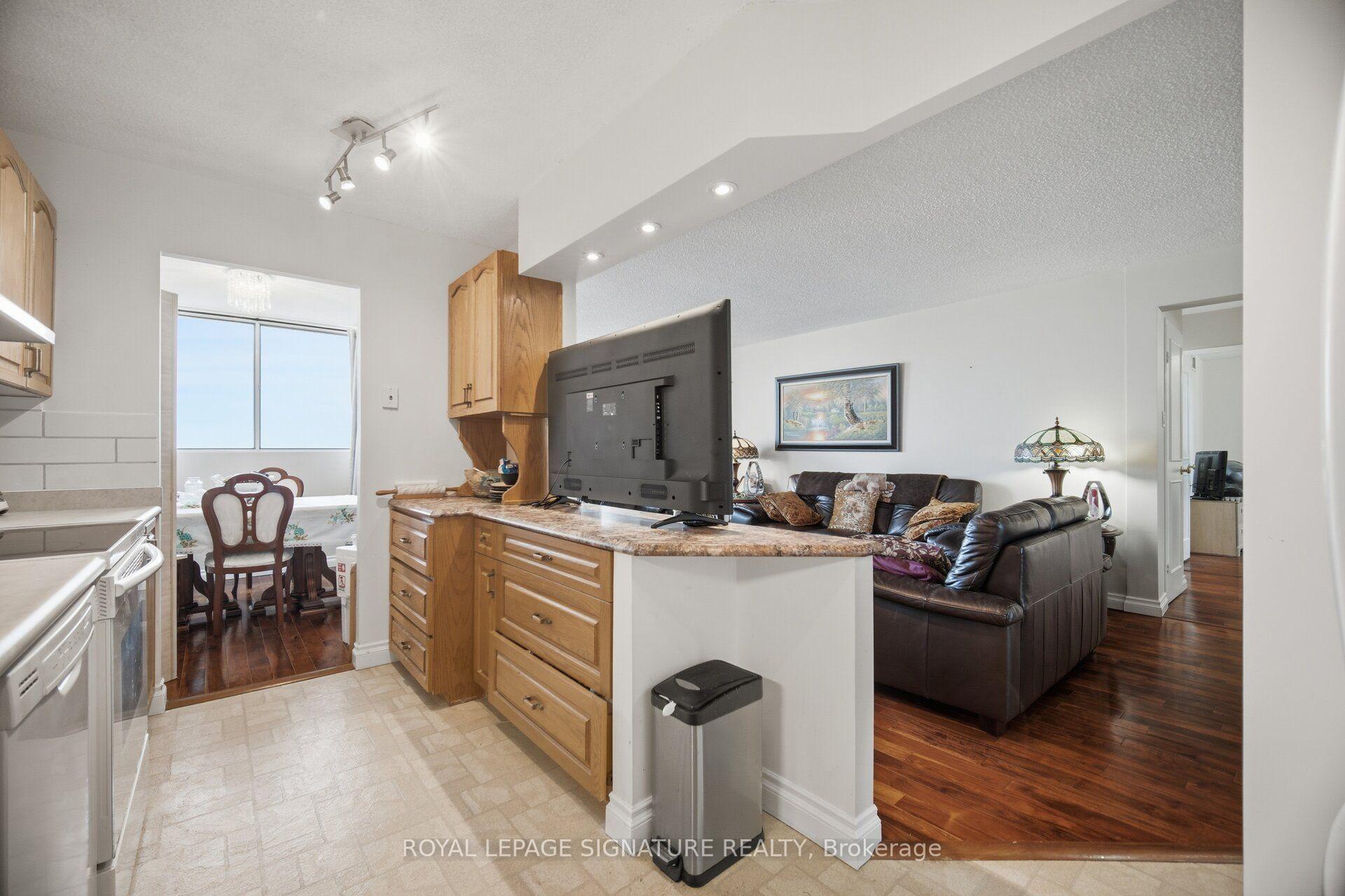 Photo 17 of Unit 802, 375 King Street N, Waterloo, Lakeshore Village — HOMEH