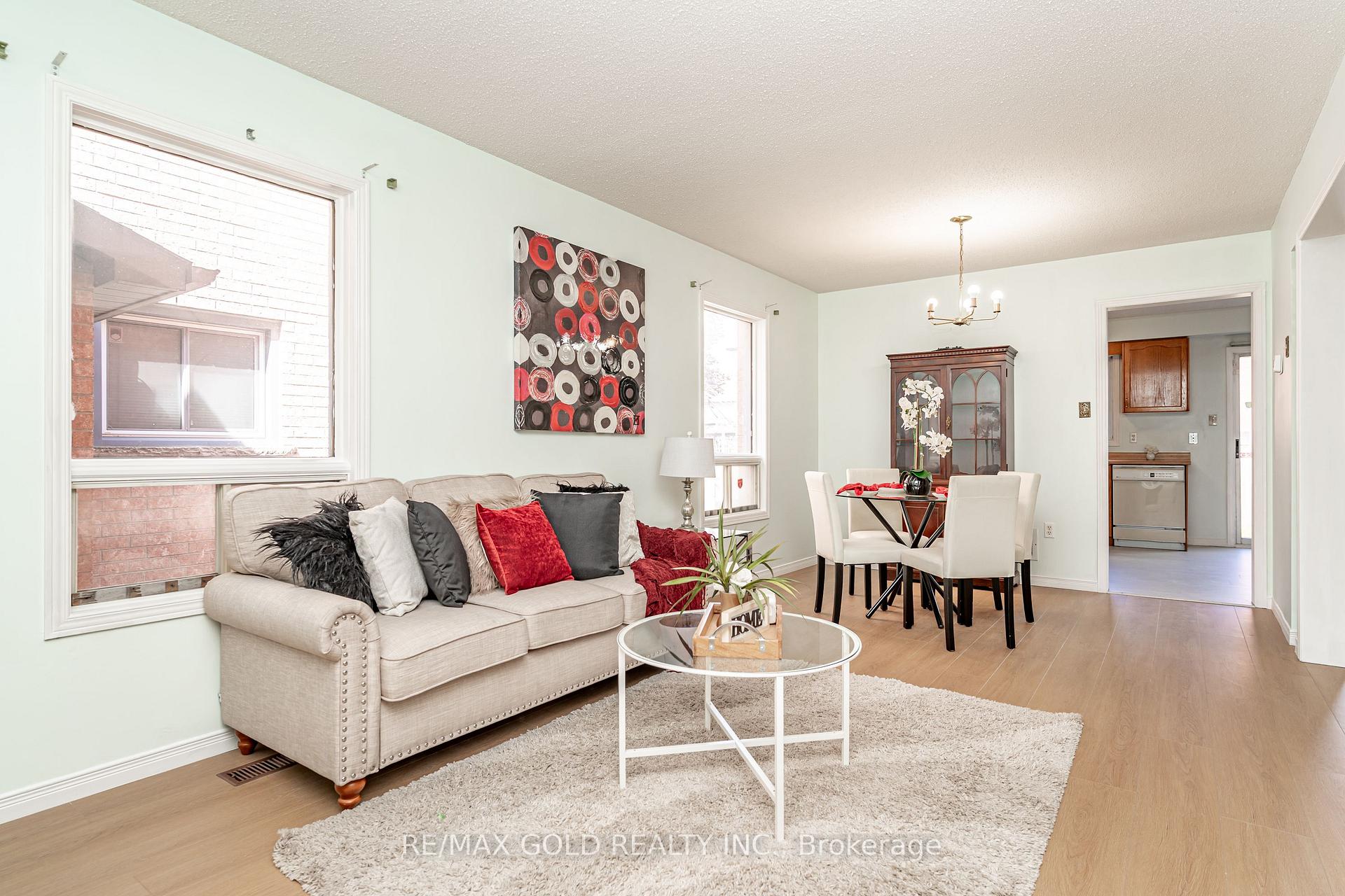 Photo 8 of 98 Sahara Trail, Brampton, Sandringham-Wellington — HOMEH