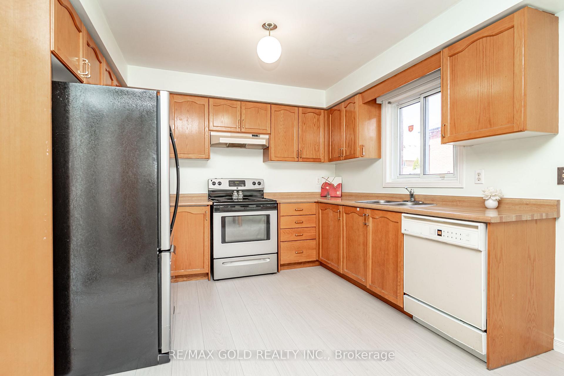 Photo 12 of 98 Sahara Trail, Brampton, Sandringham-Wellington — HOMEH