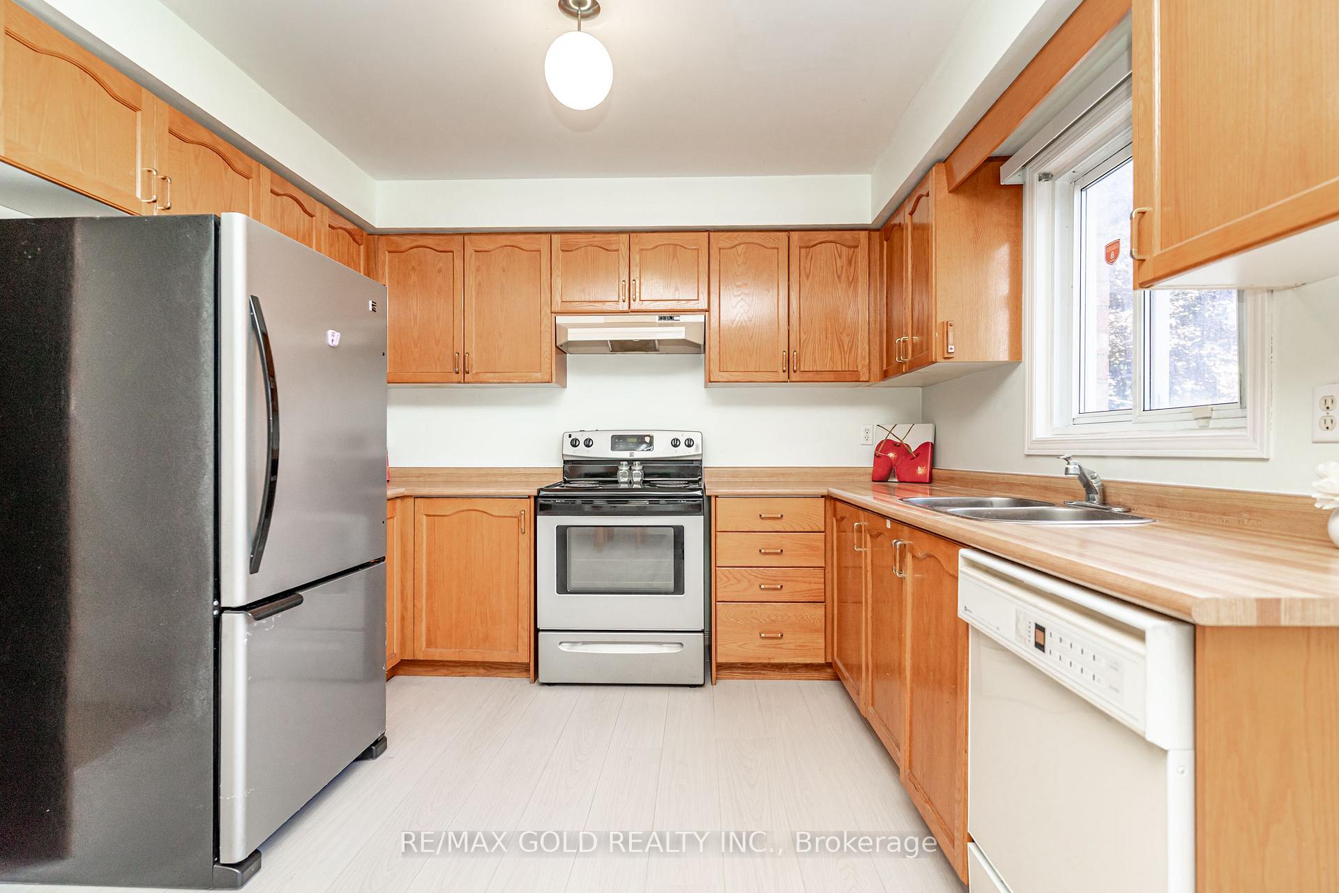 Photo 13 of 98 Sahara Trail, Brampton, Sandringham-Wellington — HOMEH