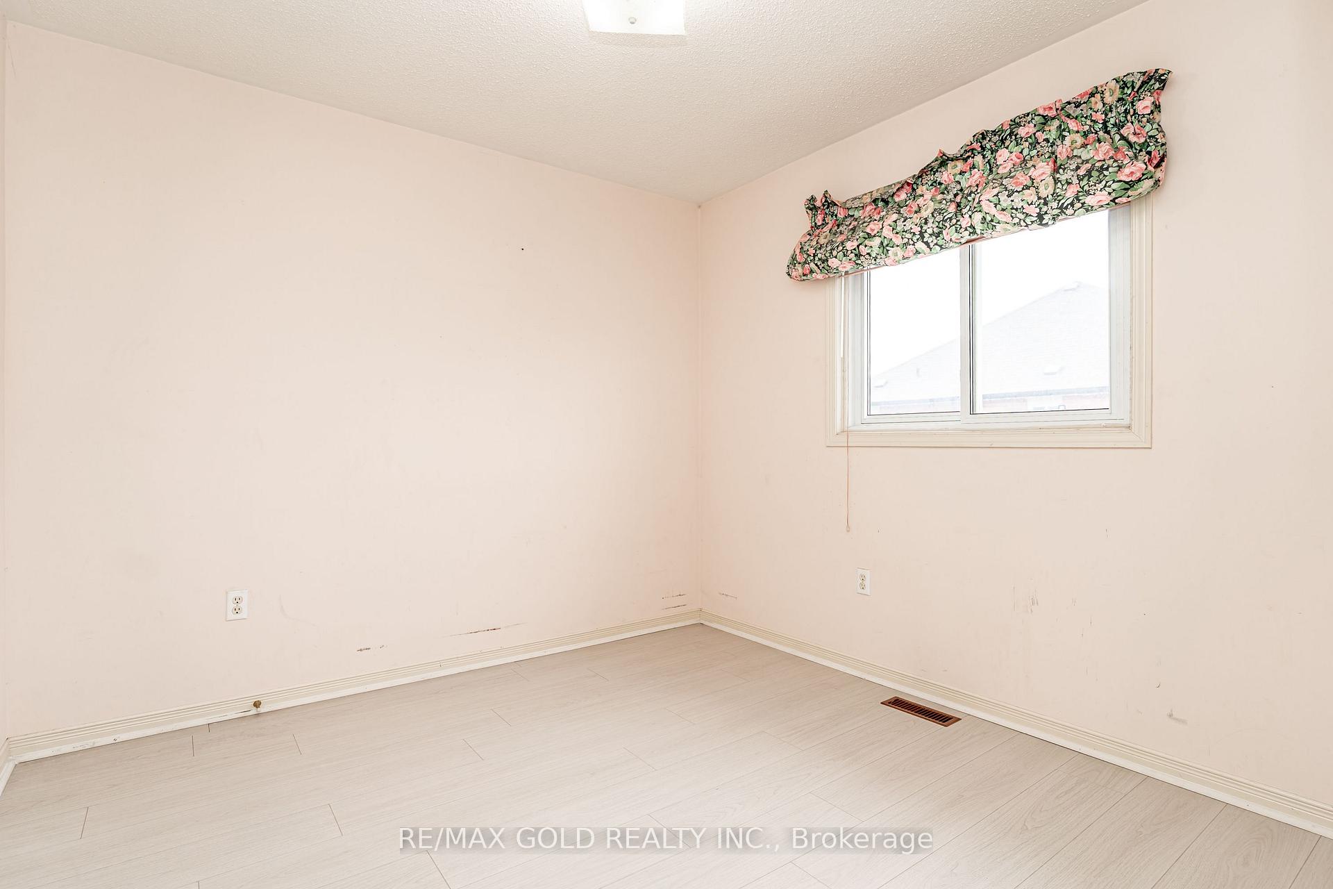 Photo 34 of 98 Sahara Trail, Brampton, Sandringham-Wellington — HOMEH