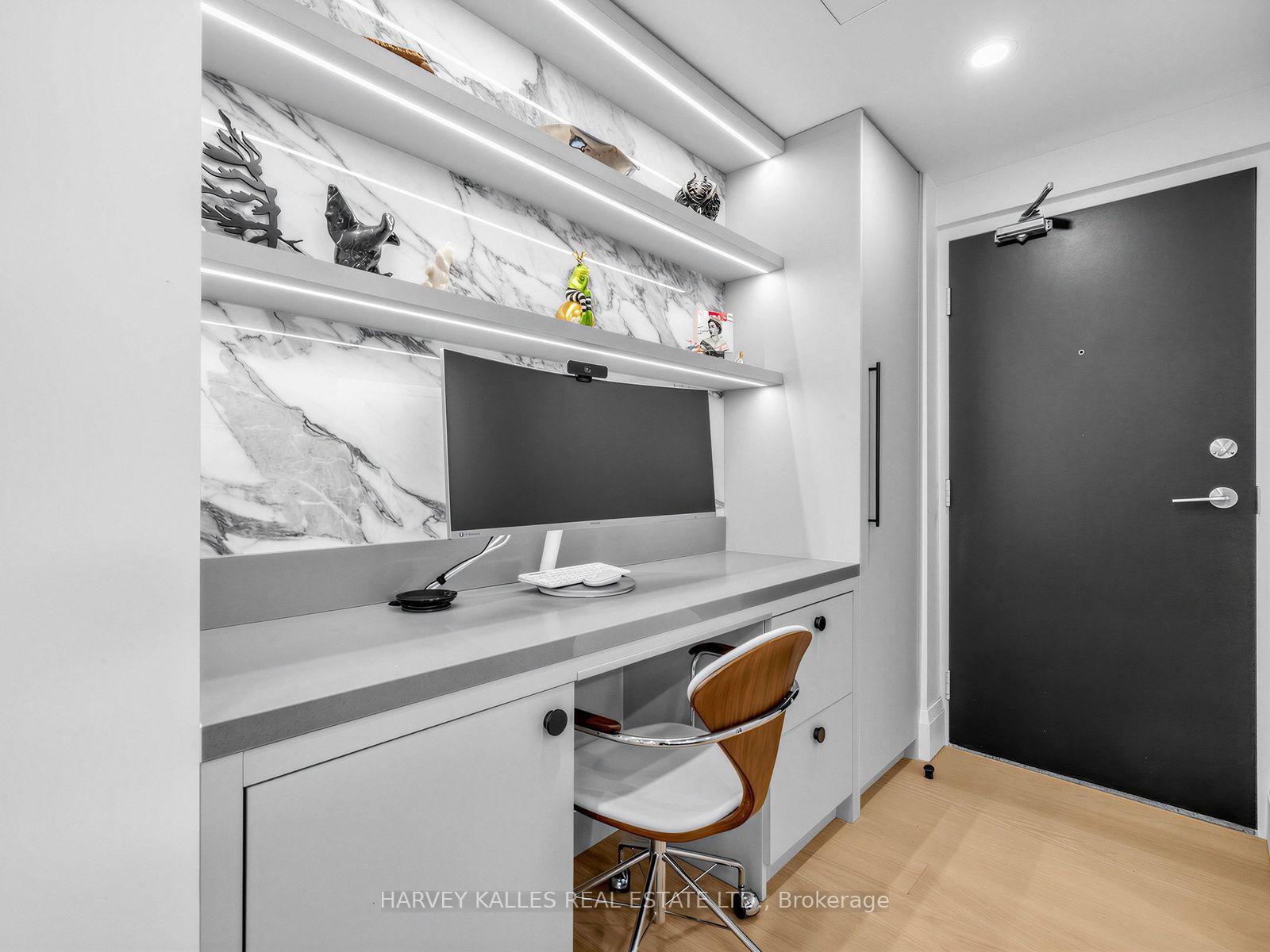 Photo 4 of Unit 404, 349 St. Clair Avenue W, Toronto, Casa Loma — HOMEH