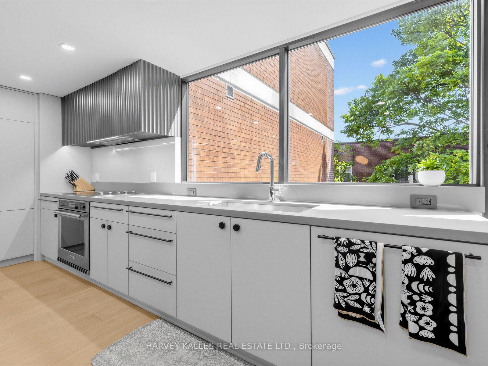 Photo 9 of Unit 404, 349 St. Clair Avenue W, Toronto, Casa Loma — HOMEH