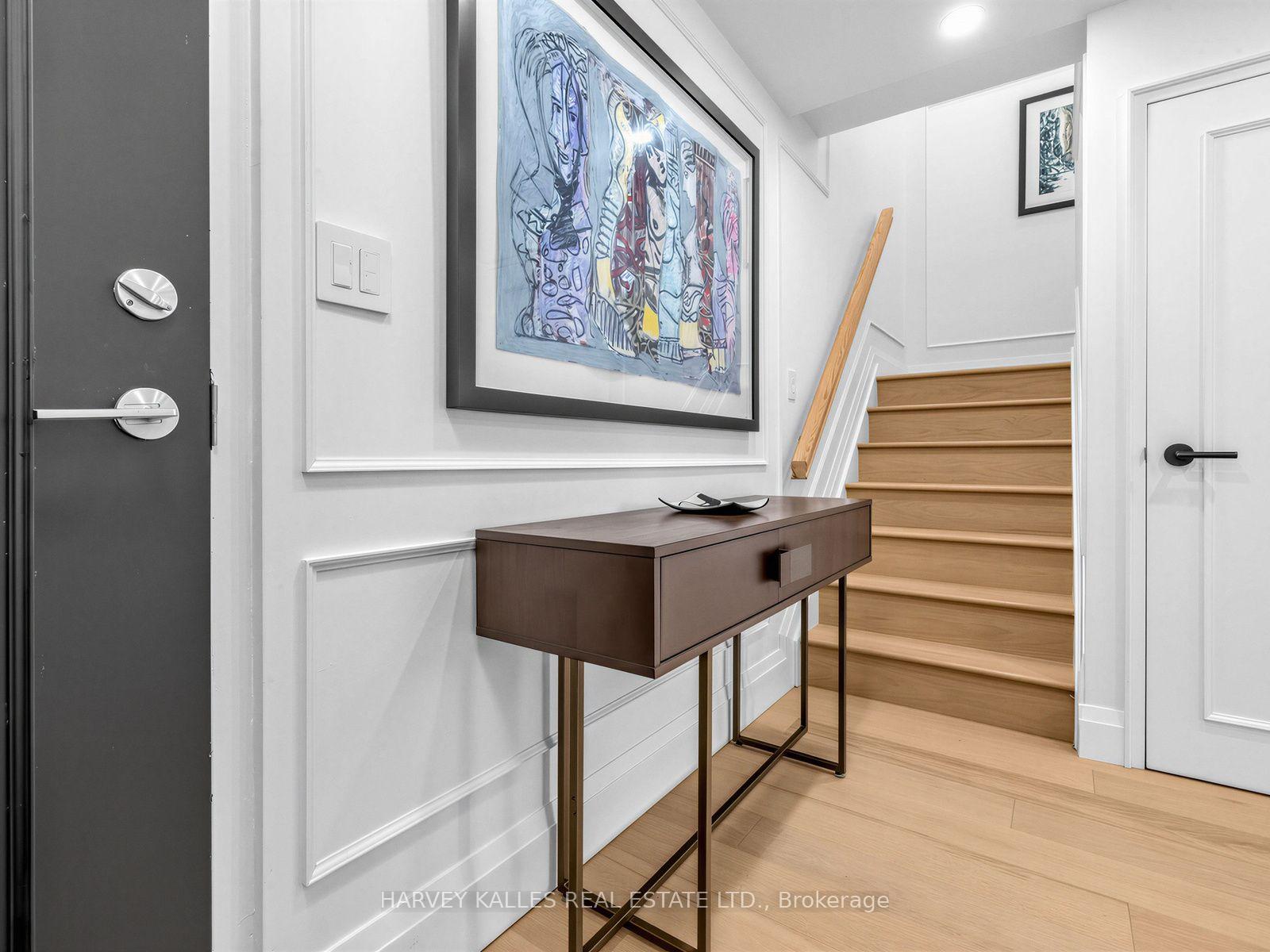 Photo 3 of Unit 404, 349 St. Clair Avenue W, Toronto, Casa Loma — HOMEH
