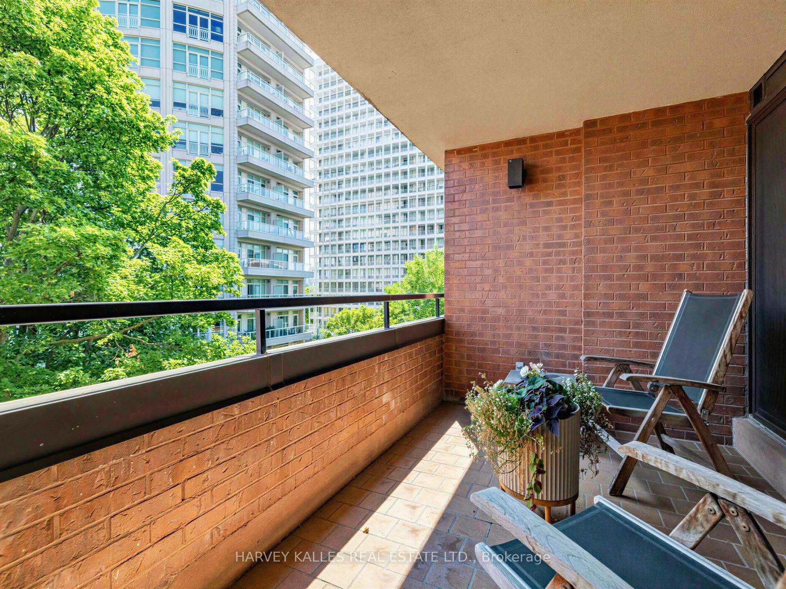 Photo 27 of Unit 404, 349 St. Clair Avenue W, Toronto, Casa Loma — HOMEH