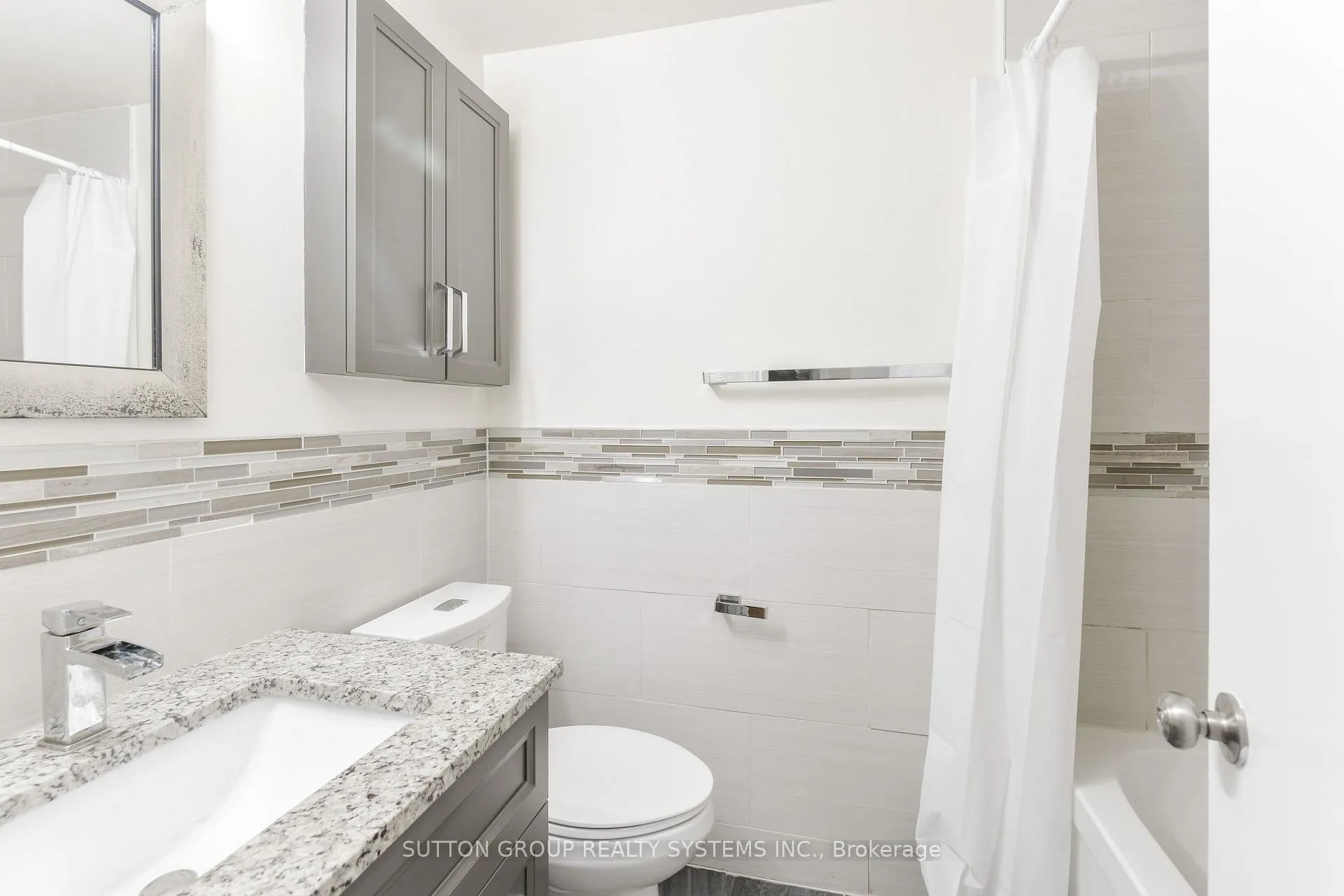 Photo 7 of Unit Upper, 36 Enfield Drive, Cambridge, Christopher-Champlain — HOMEH