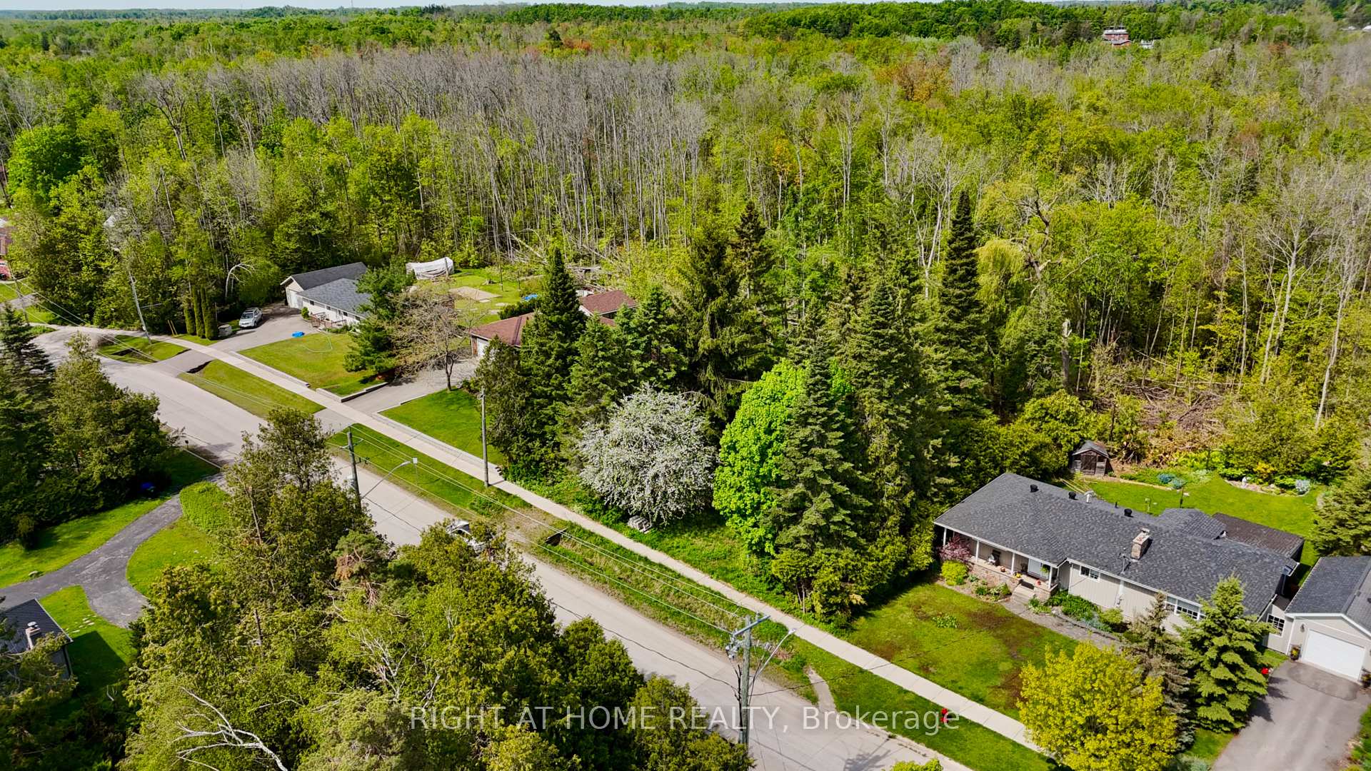 Photo 13 of 2802 Ireton Street, Innisfil, Alcona — HOMEH