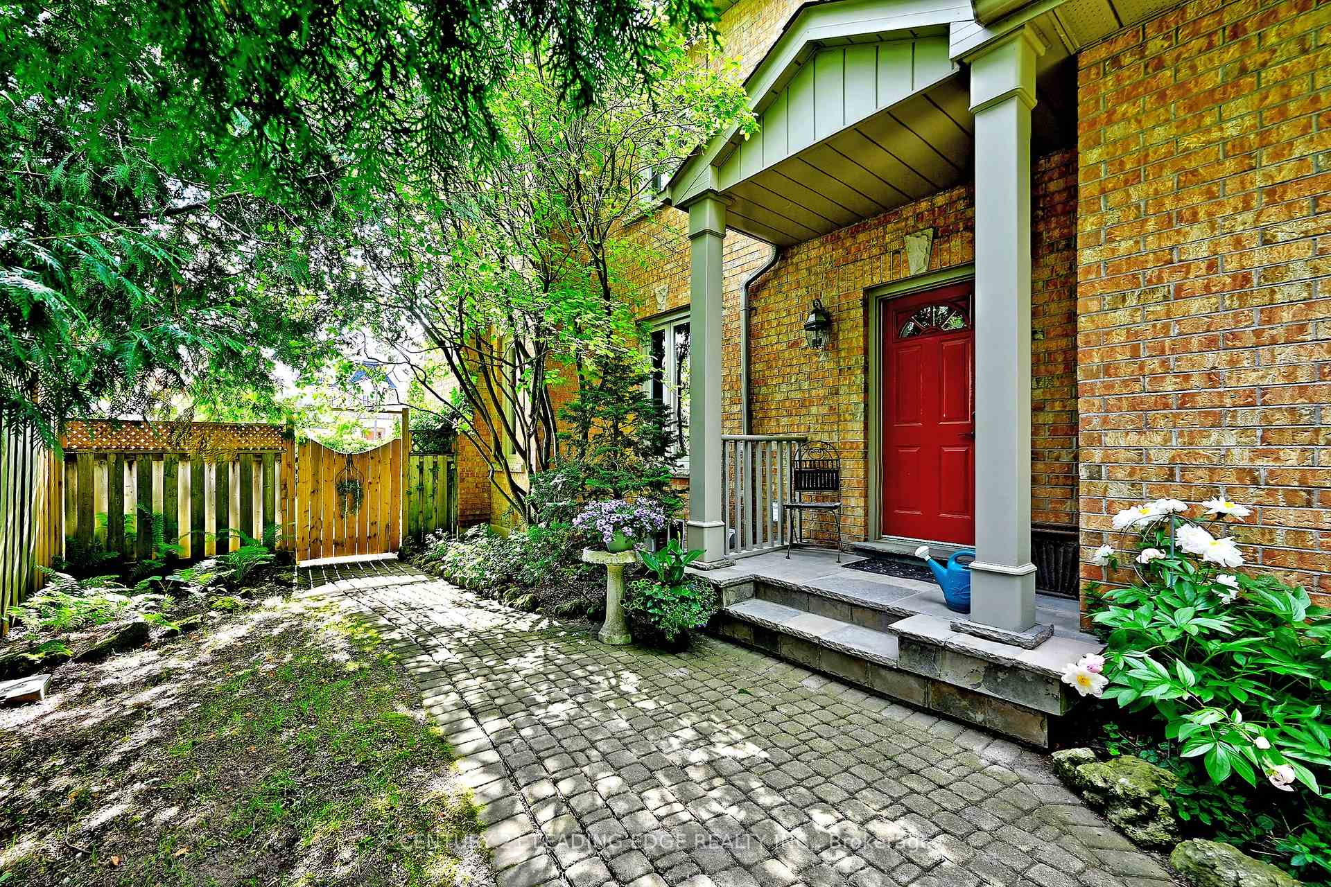 Photo 2 of 7 Normandale Road, Markham, Unionville — HOMEH