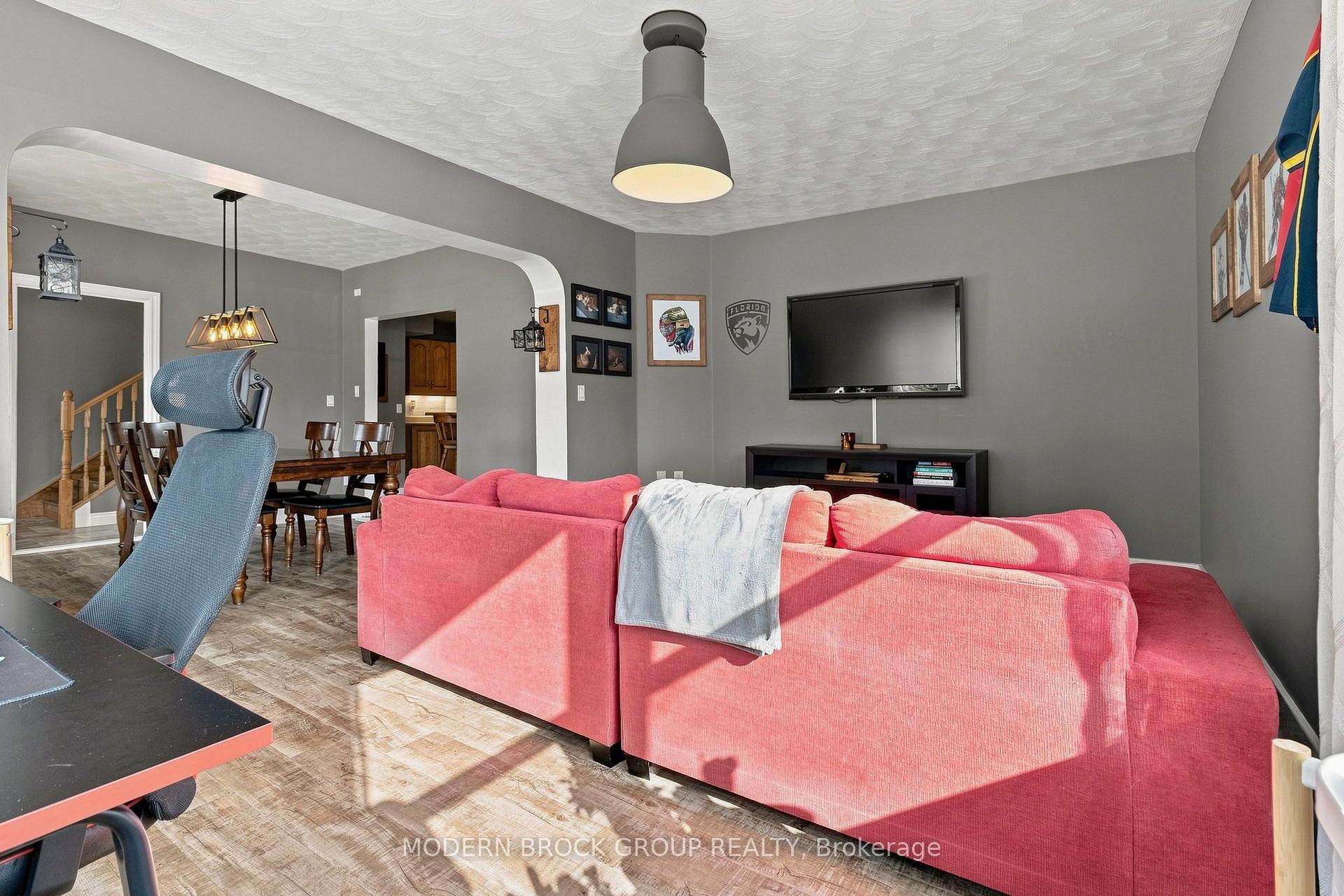 Photo 22 of 59 Schofield Avenue, Brockville, Brockville — HOMEH